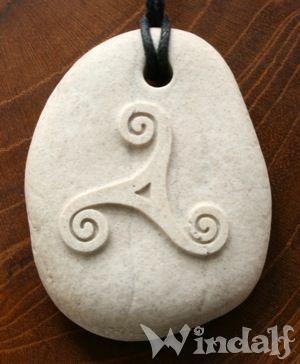 WINDALF Anh&auml;nger NALINY  Triskel wei&szlig;er Stein - Windalf.de