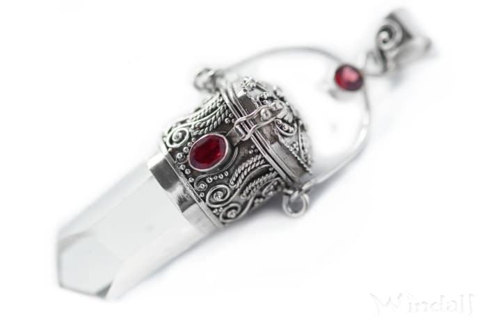 WINDALF Elfen Schmuck Amulett ARKENSTEIHN 7.5 cm Bergkristall Amulett mit Granatsteinen Handarbeit Silber - Windalf.de
