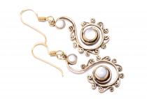 WINDALF Damen Ohrhänger AMINA 4.1 cm Spirals Perlmutt Bronze WINDALF Damen Ohrhänger AMINA 4.1 cm Spirals Perlmutt Bronze - Windalf.de