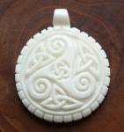WINDALF Schmuck Anhänger DANA 4.1 cm Keltische Triskele aus Knochen WINDALF Schmuck Anhänger DANA 4.1 cm Keltische Triskele aus Knochen - Windalf.de