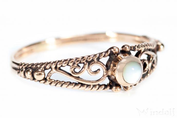 WINDALF Zarter Mittelalter Damen Ring NAIRNE 5 mm Perlmutt mit Ornamentik Bronze - Windalf.de
